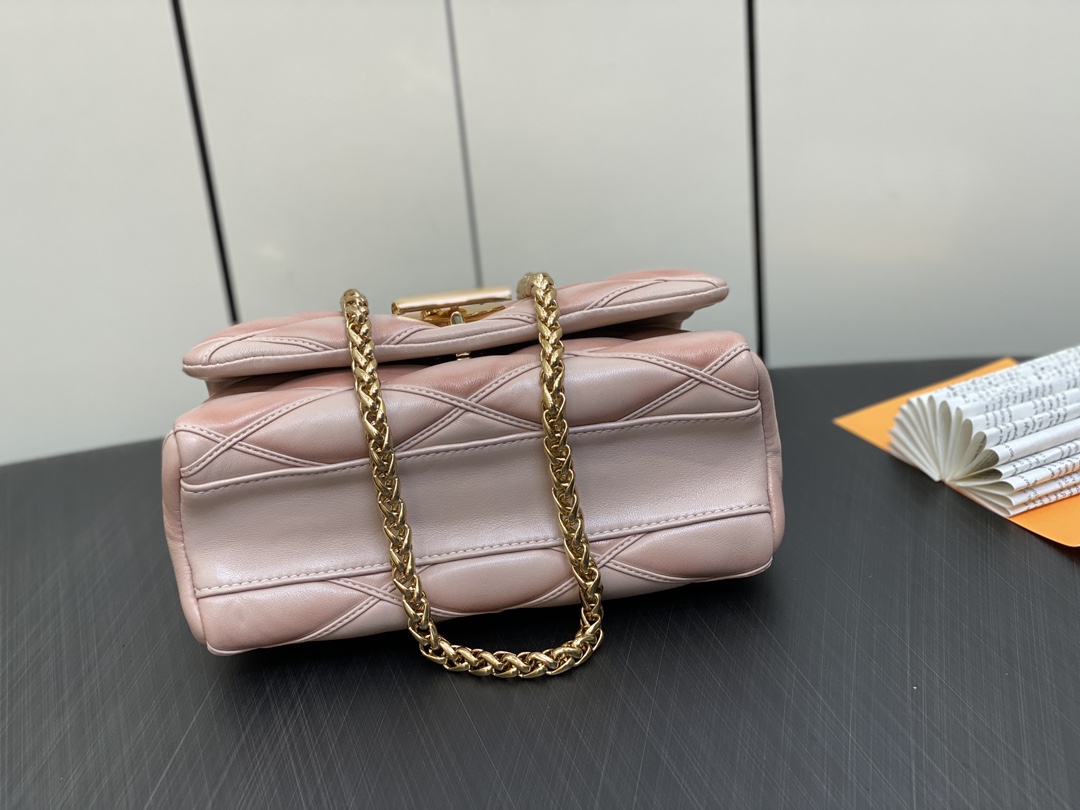 Bagsaaa L0vis Vvtt0n Twist Malletage Pico GO-14 MM bag pink