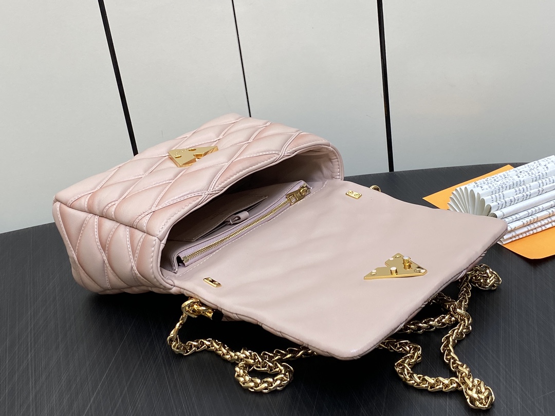 Bagsaaa L0vis Vvtt0n Twist Malletage Pico GO-14 MM bag pink