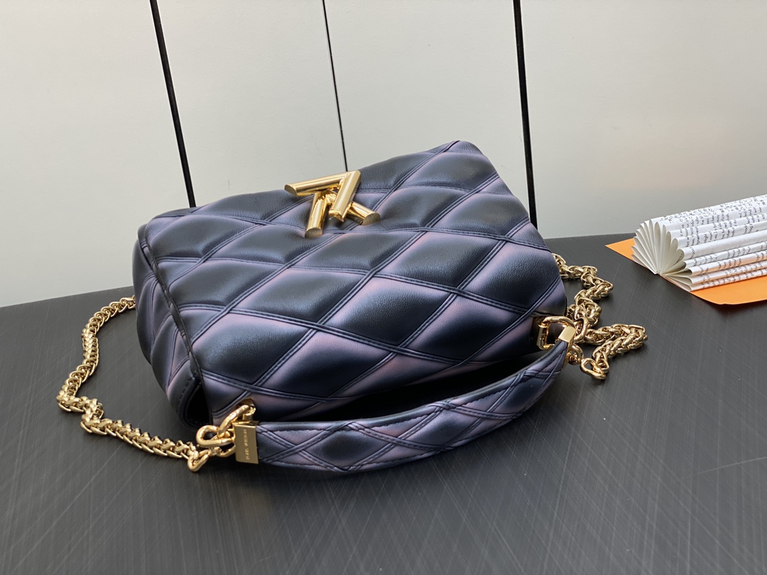 Bagsaaa L0vis Vvtt0n Twist Malletage Pico GO-14 MM bag black/pink
