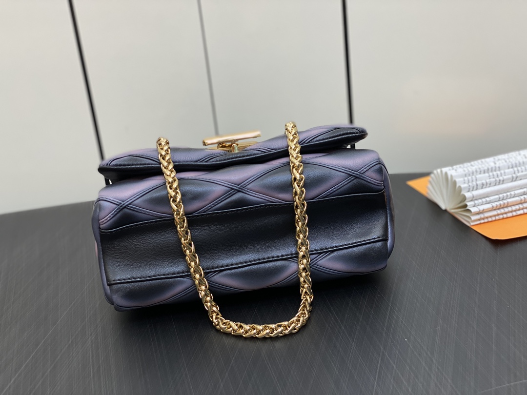 Bagsaaa L0vis Vvtt0n Twist Malletage Pico GO-14 MM bag black/pink