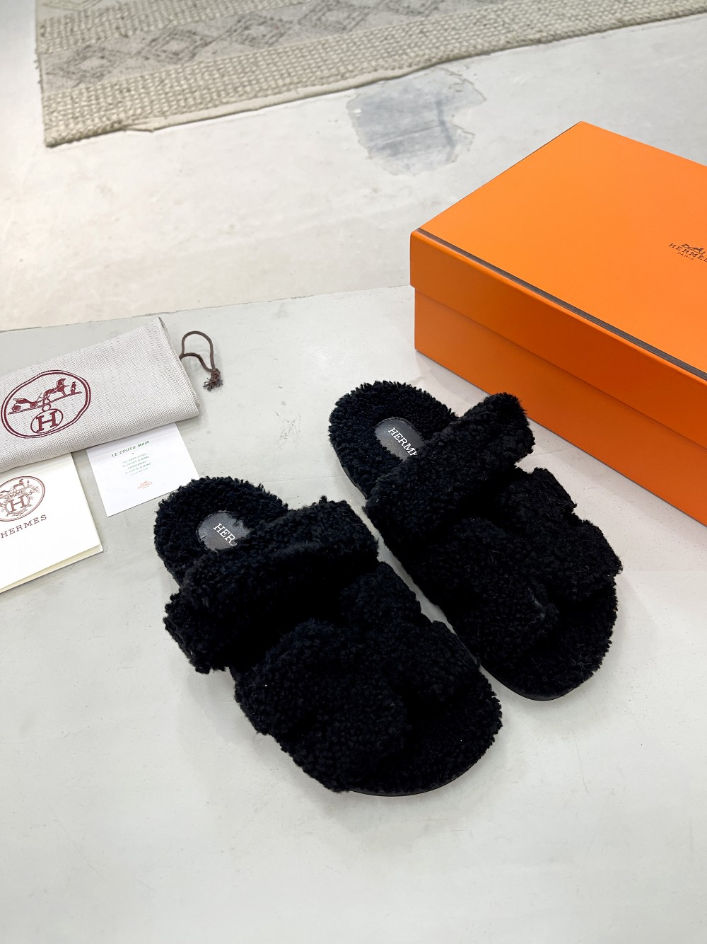 Bagsaaa H**me5 Chypre Sandals Black