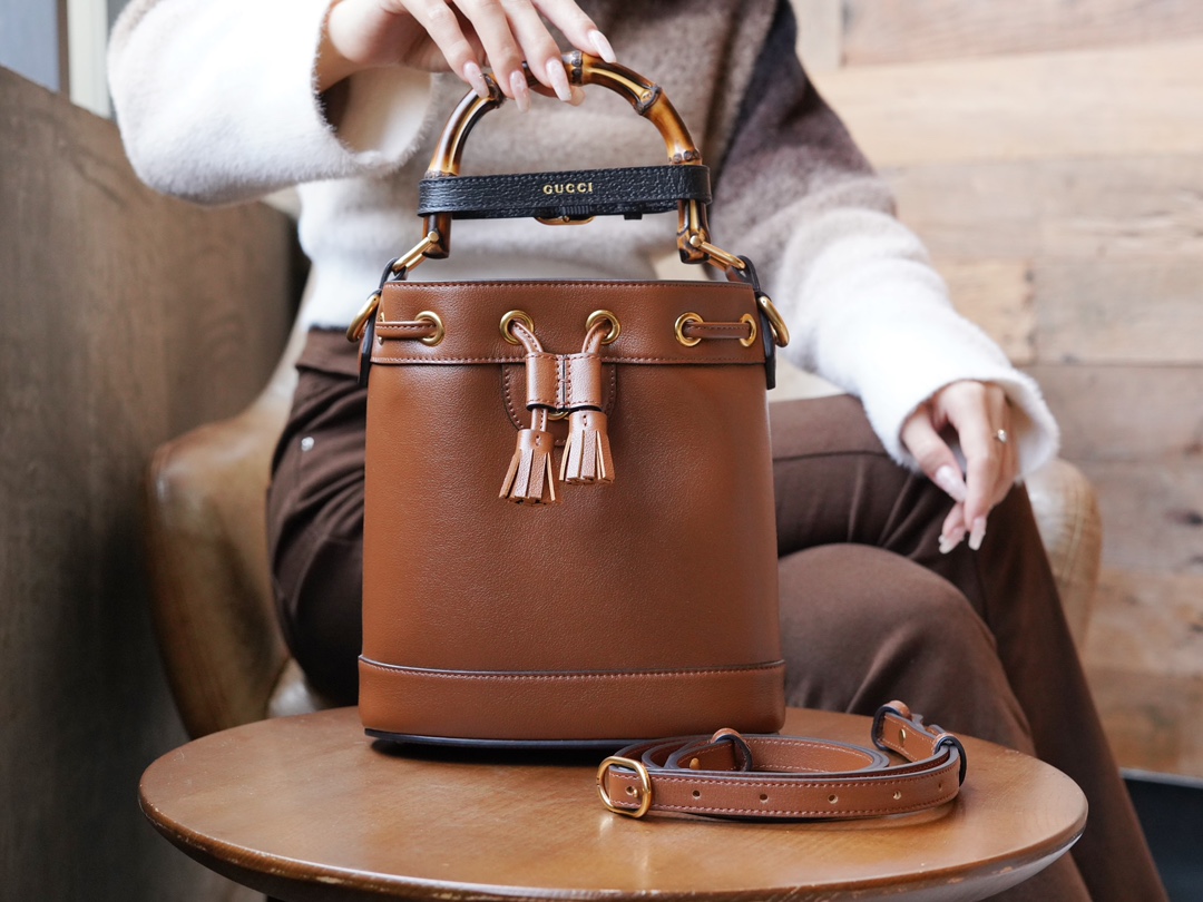 Bagsaaa Gvc*1 Diana Bucket Bag Brown 19*30.5*6cm