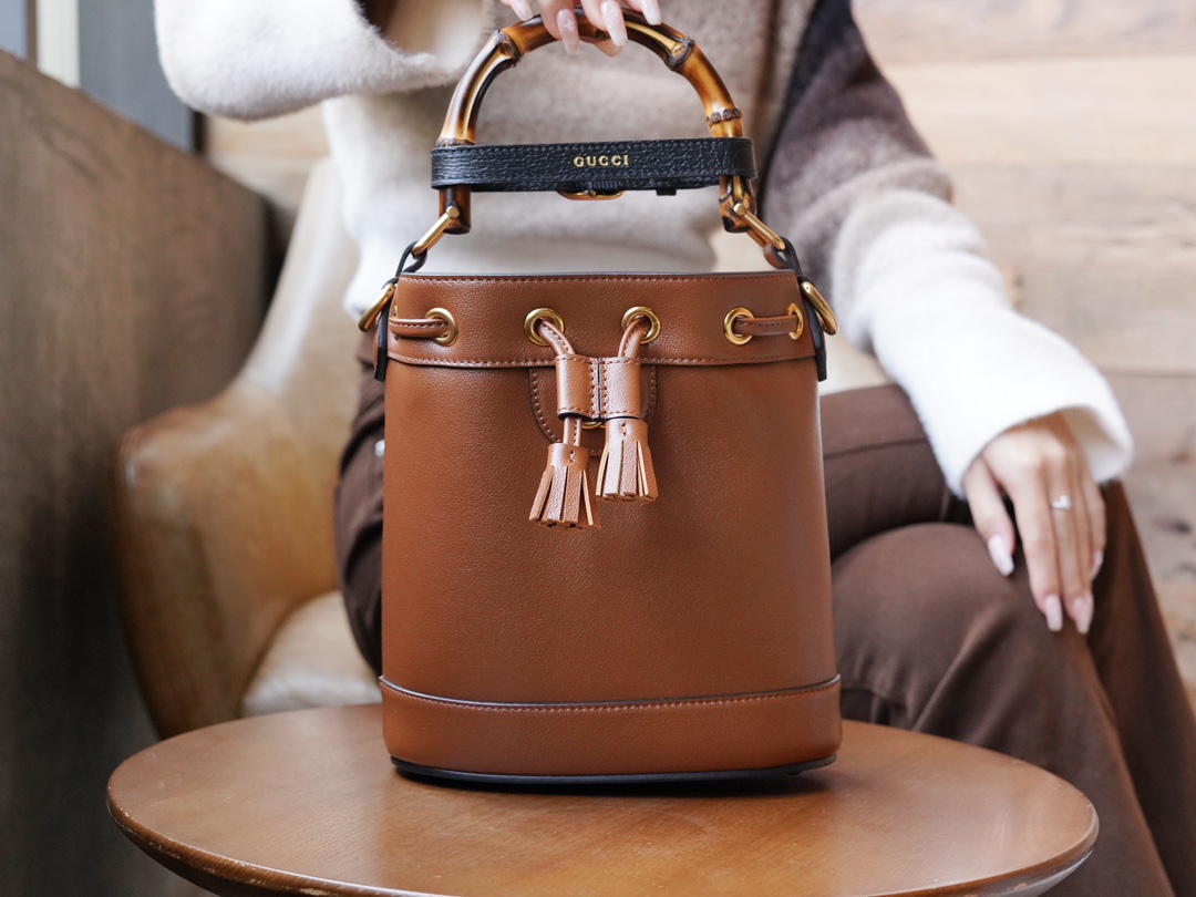 Bagsaaa Gvc*1 Diana Bucket Bag Brown 19*30.5*6cm