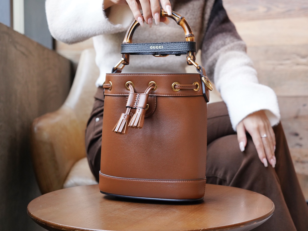 Bagsaaa Gvc*1 Diana Bucket Bag Brown 19*30.5*6cm