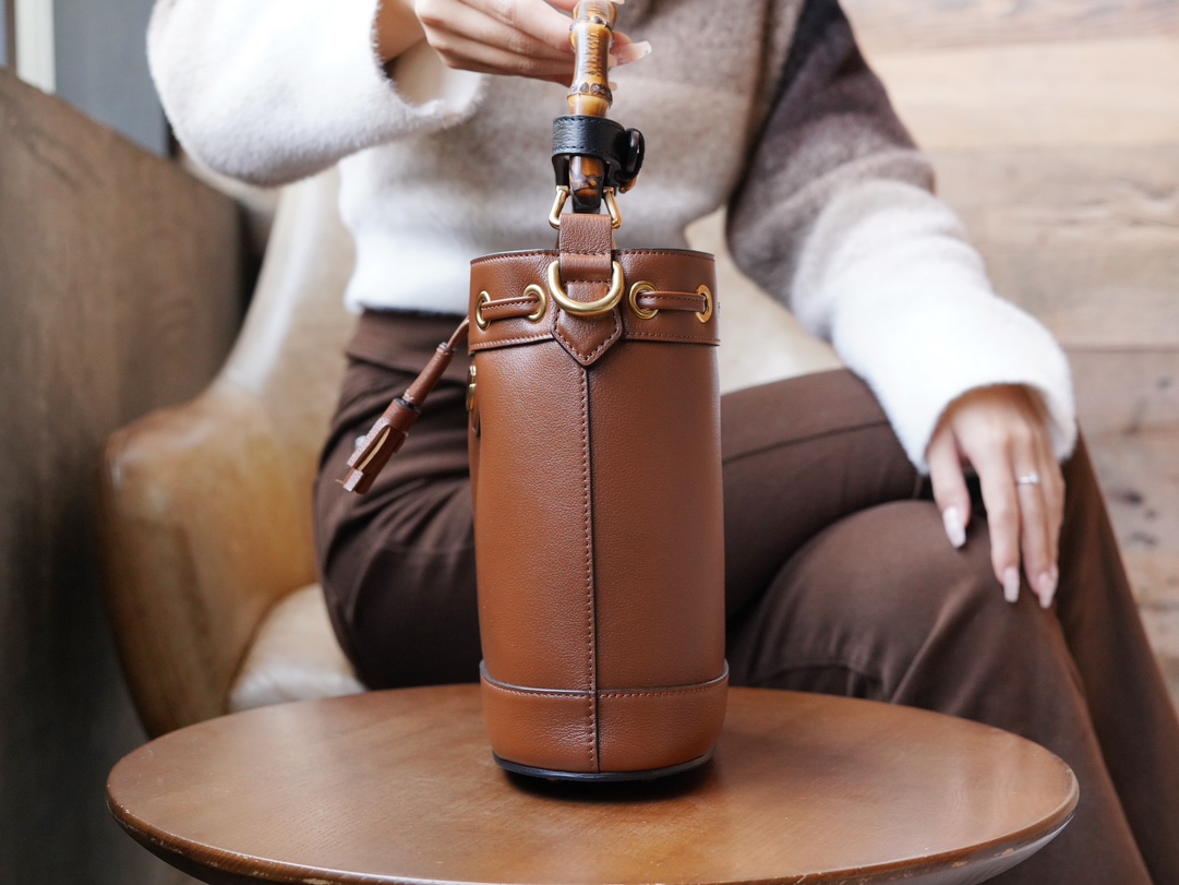 Bagsaaa Gvc*1 Diana Bucket Bag Brown 19*30.5*6cm