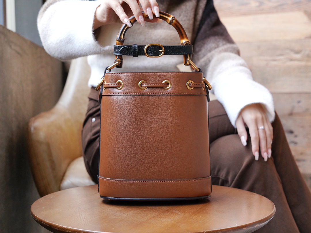 Bagsaaa Gvc*1 Diana Bucket Bag Brown 19*30.5*6cm