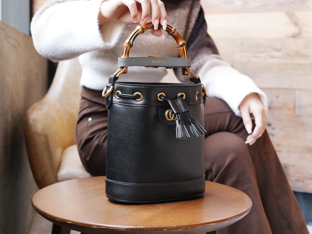 Bagsaaa Gvc*1 Diana Bucket Bag Black 19*30.5*6cm