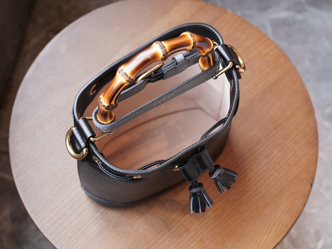Bagsaaa Gvc*1 Diana Bucket Bag Black 19*30.5*6cm