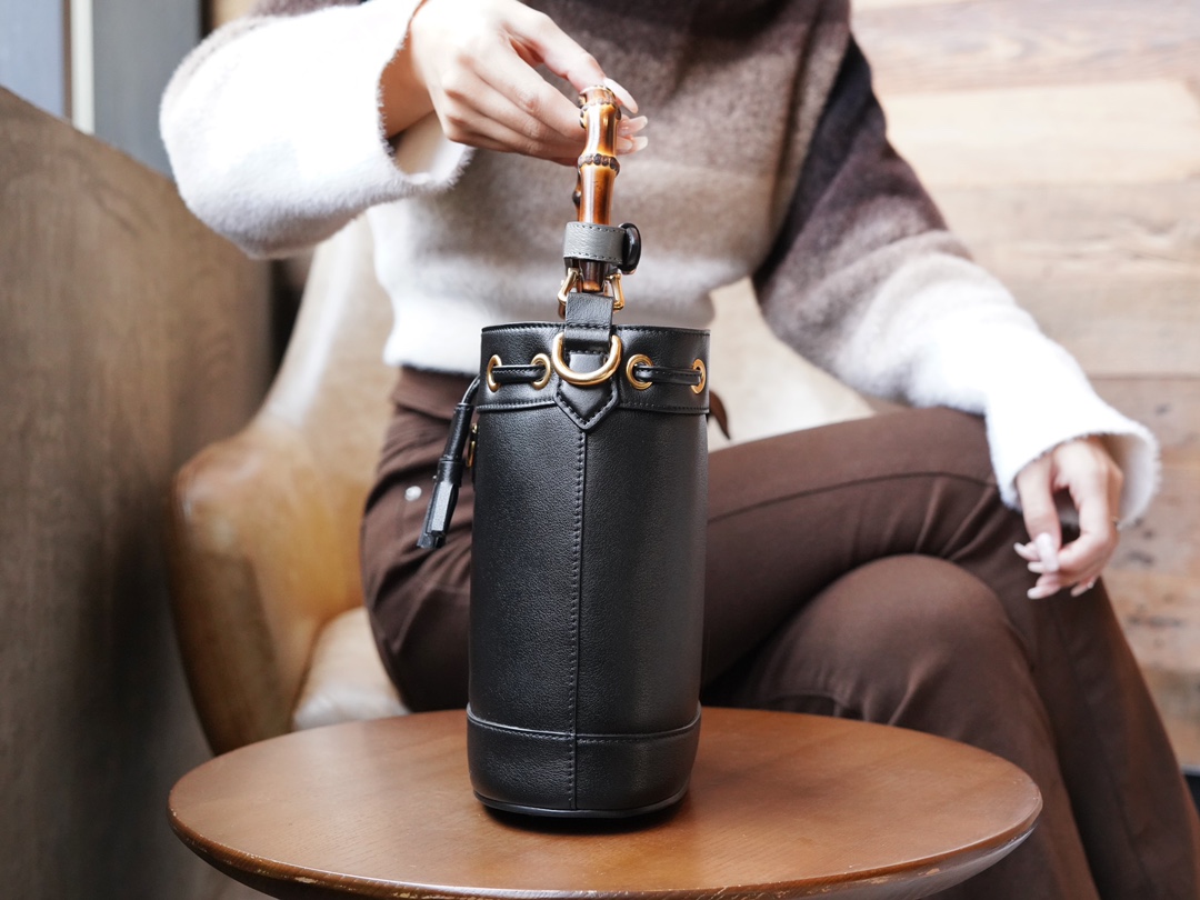 Bagsaaa Gvc*1 Diana Bucket Bag Black 19*30.5*6cm