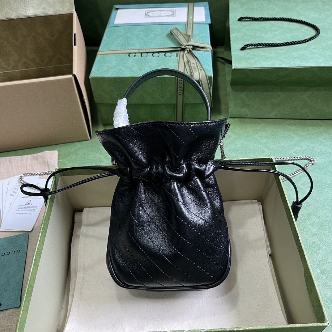 Bagsaaa Gvc*1 Blondie Bucket Black Bag - 19x 15x 8cm
