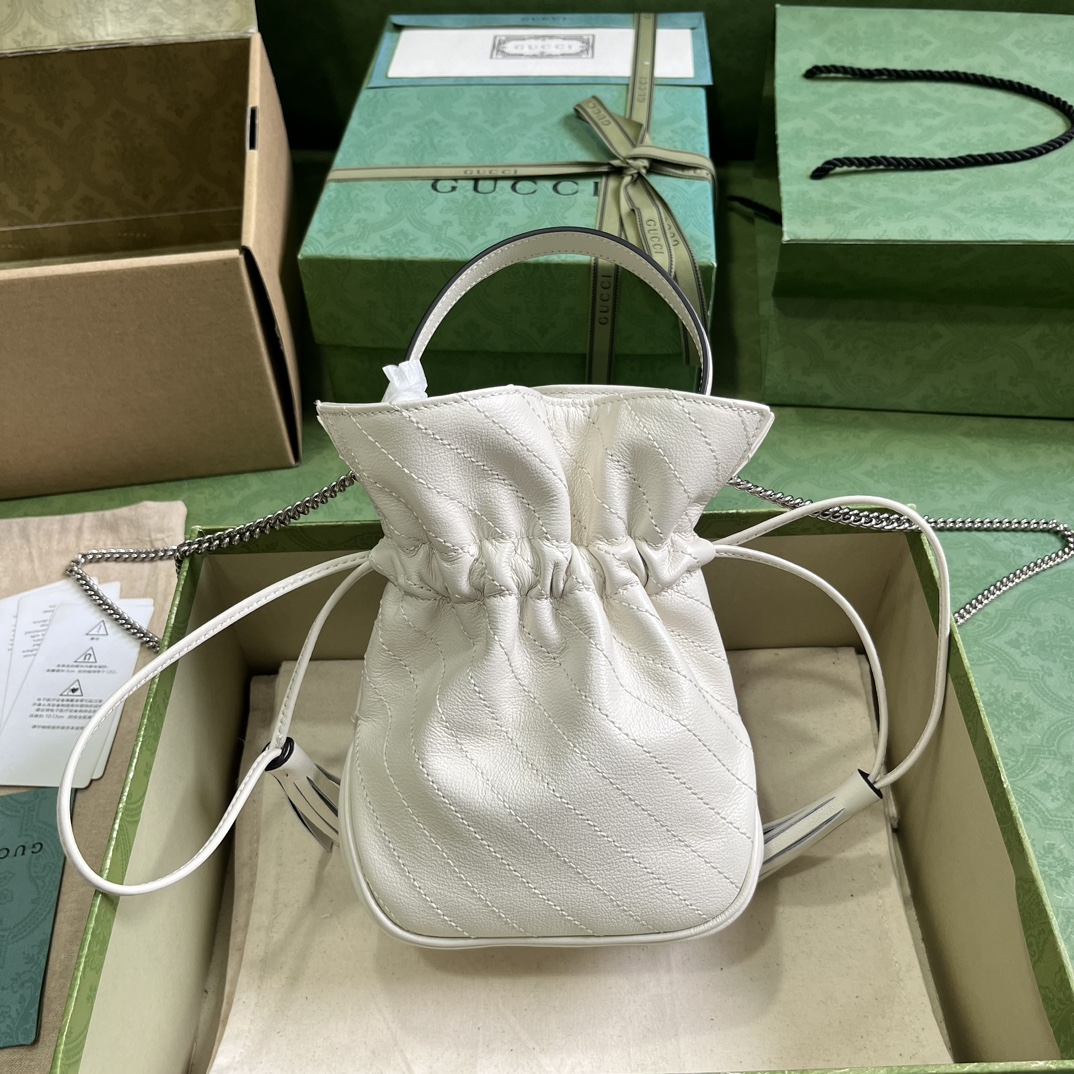 Bagsaaa Gvc*1 Blondie Bucket White Bag - 19x 15x 8cm