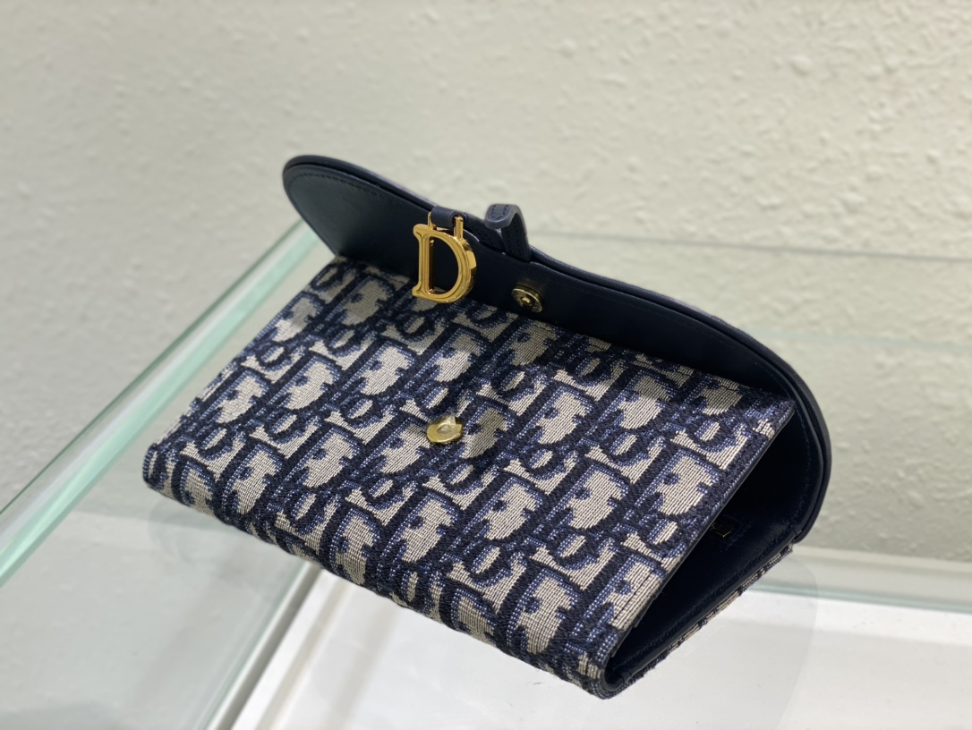 Bagsaaa D10r Oblique Saddle Wallet