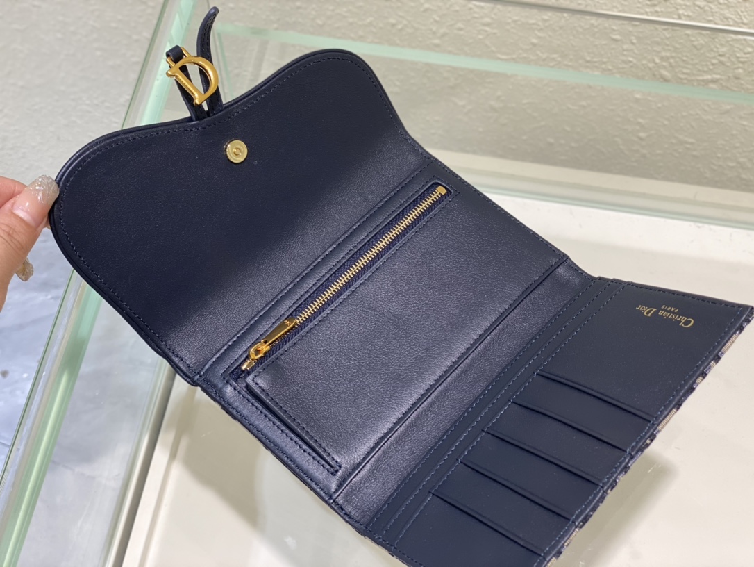 Bagsaaa D10r Oblique Saddle Wallet