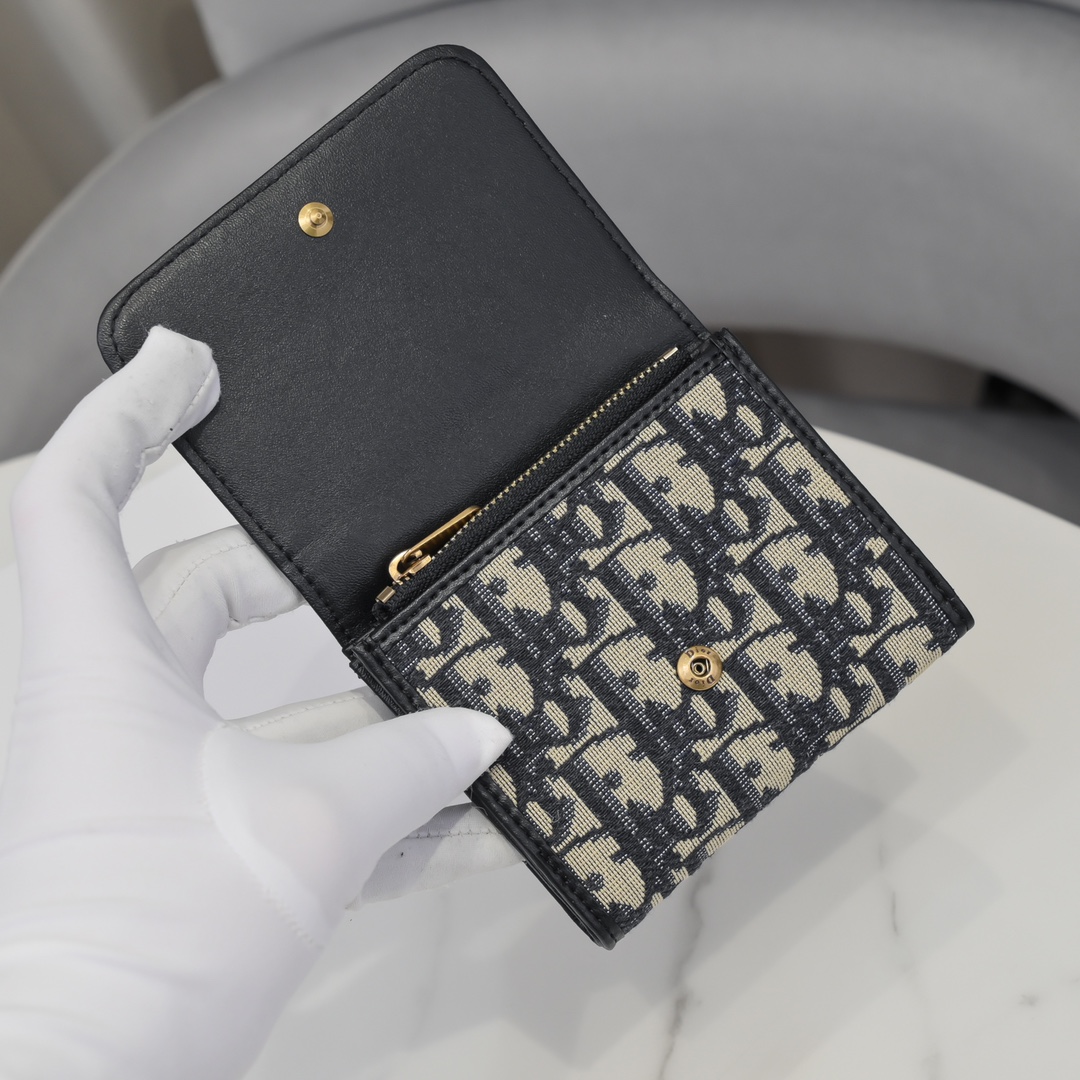Bagsaaa D10r 30 Montaigne Lotus Wallet Black - 11*10*2cm