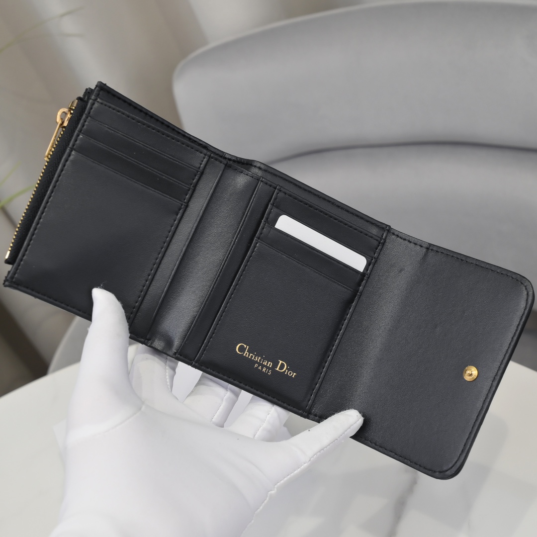 Bagsaaa D10r 30 Montaigne Lotus Wallet Black - 11*10*2cm