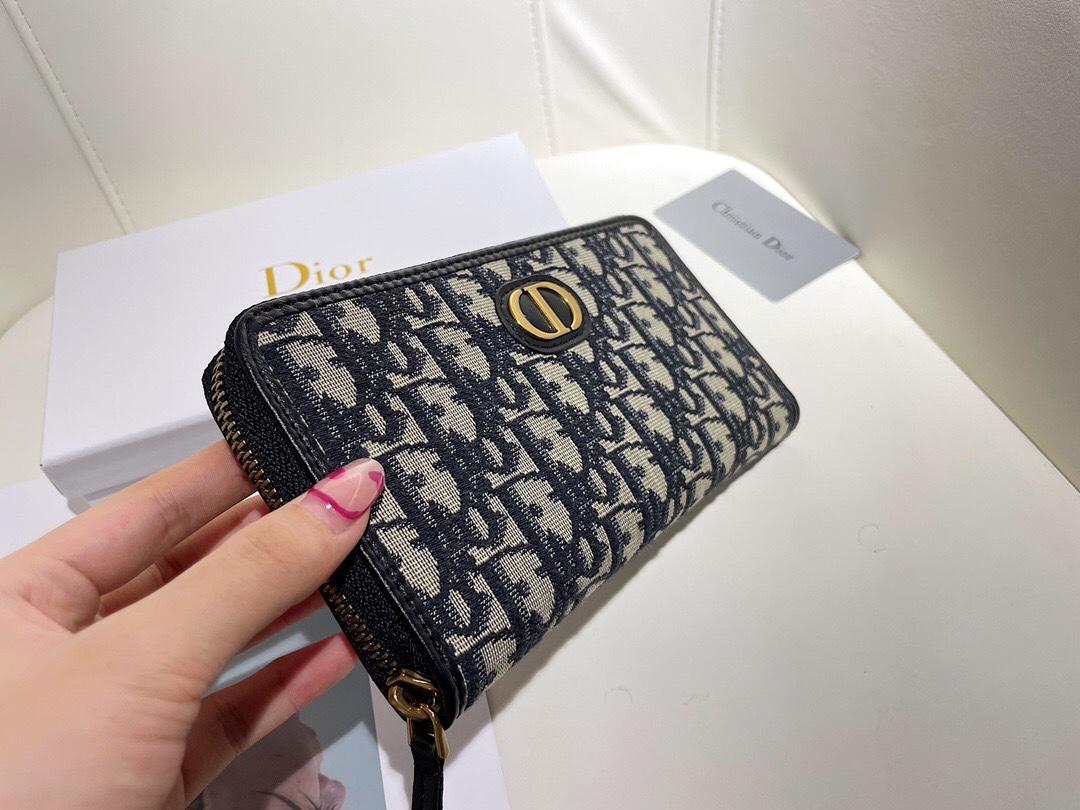 Bagsaaa D10r Oblique Zippy Wallet - 19.5*10.5*3cm