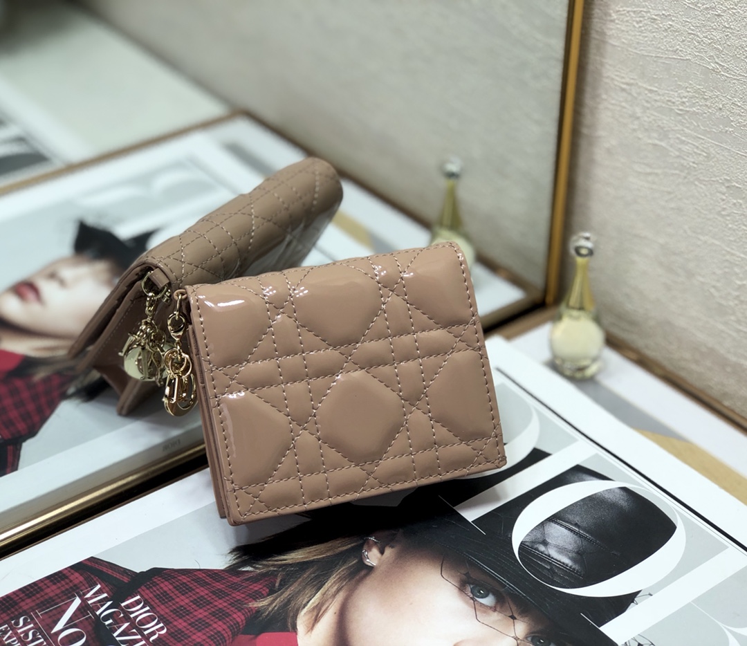 Bagsaaa D10r Coin Purse Patent Leather Beige - 11x9cm