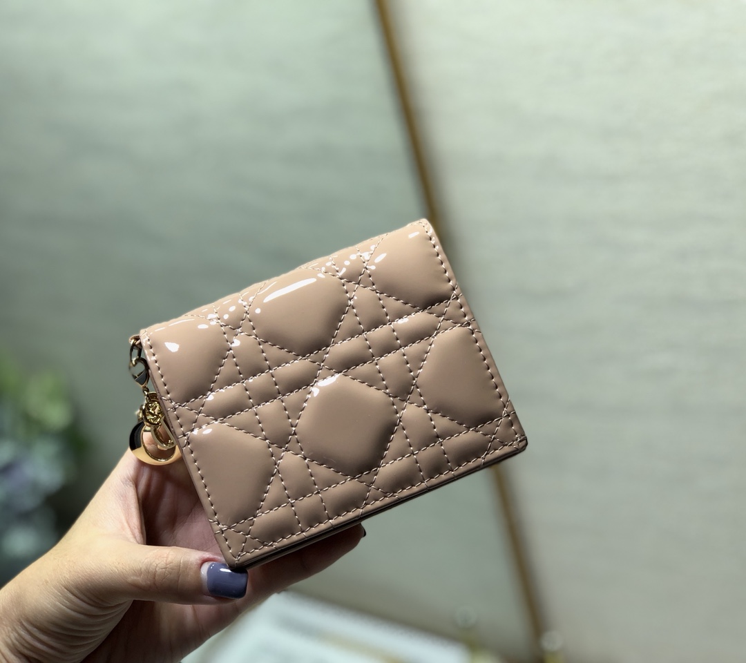 Bagsaaa D10r Coin Purse Patent Leather Beige - 11x9cm