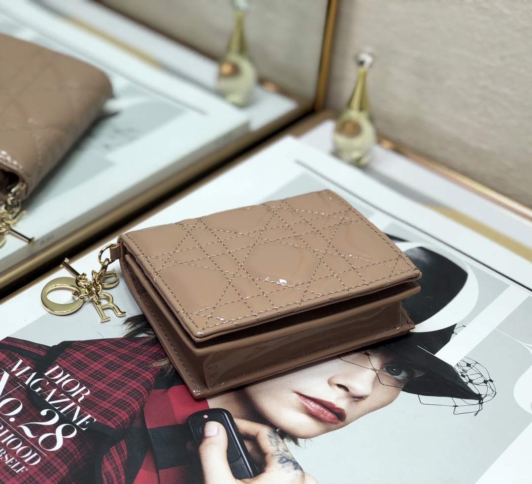 Bagsaaa D10r Coin Purse Patent Leather Beige - 11x9cm
