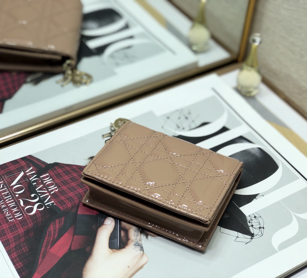 Bagsaaa D10r Coin Purse Patent Leather Beige - 11x9cm