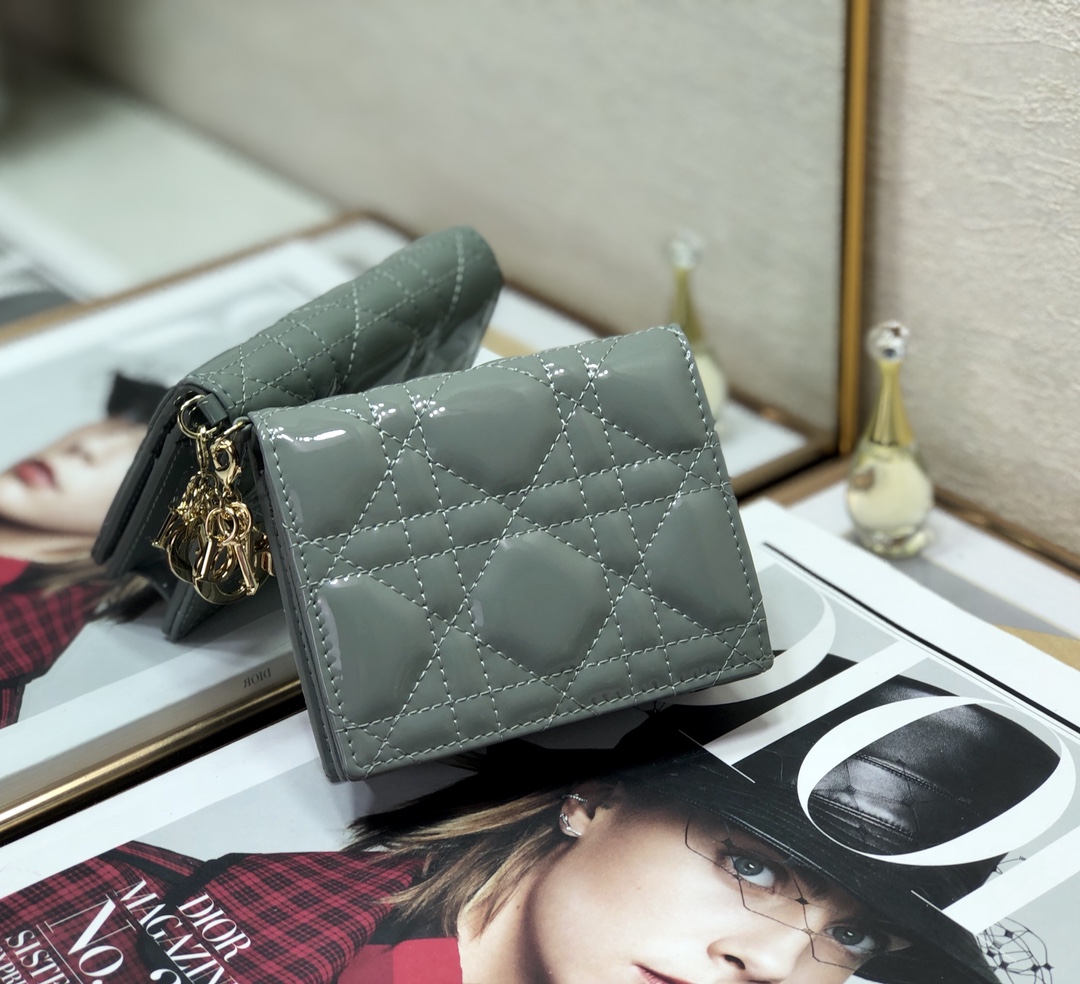 Bagsaaa D10r Coin Purse Patent Leather Green - 11x9cm
