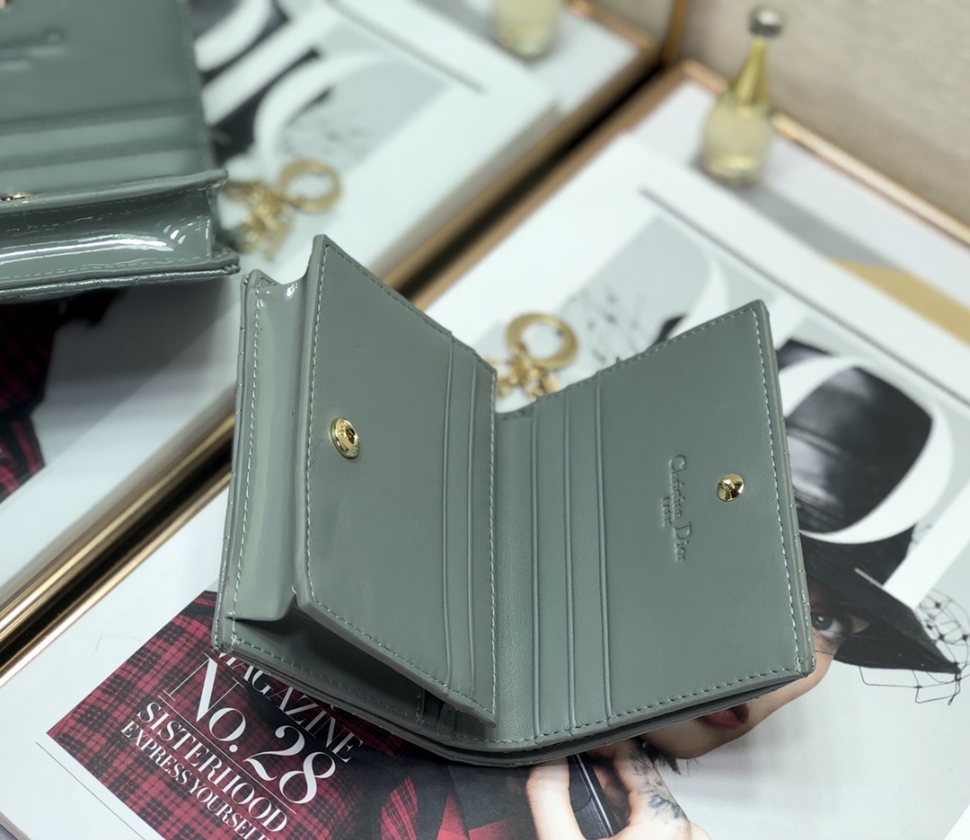 Bagsaaa D10r Coin Purse Patent Leather Green - 11x9cm