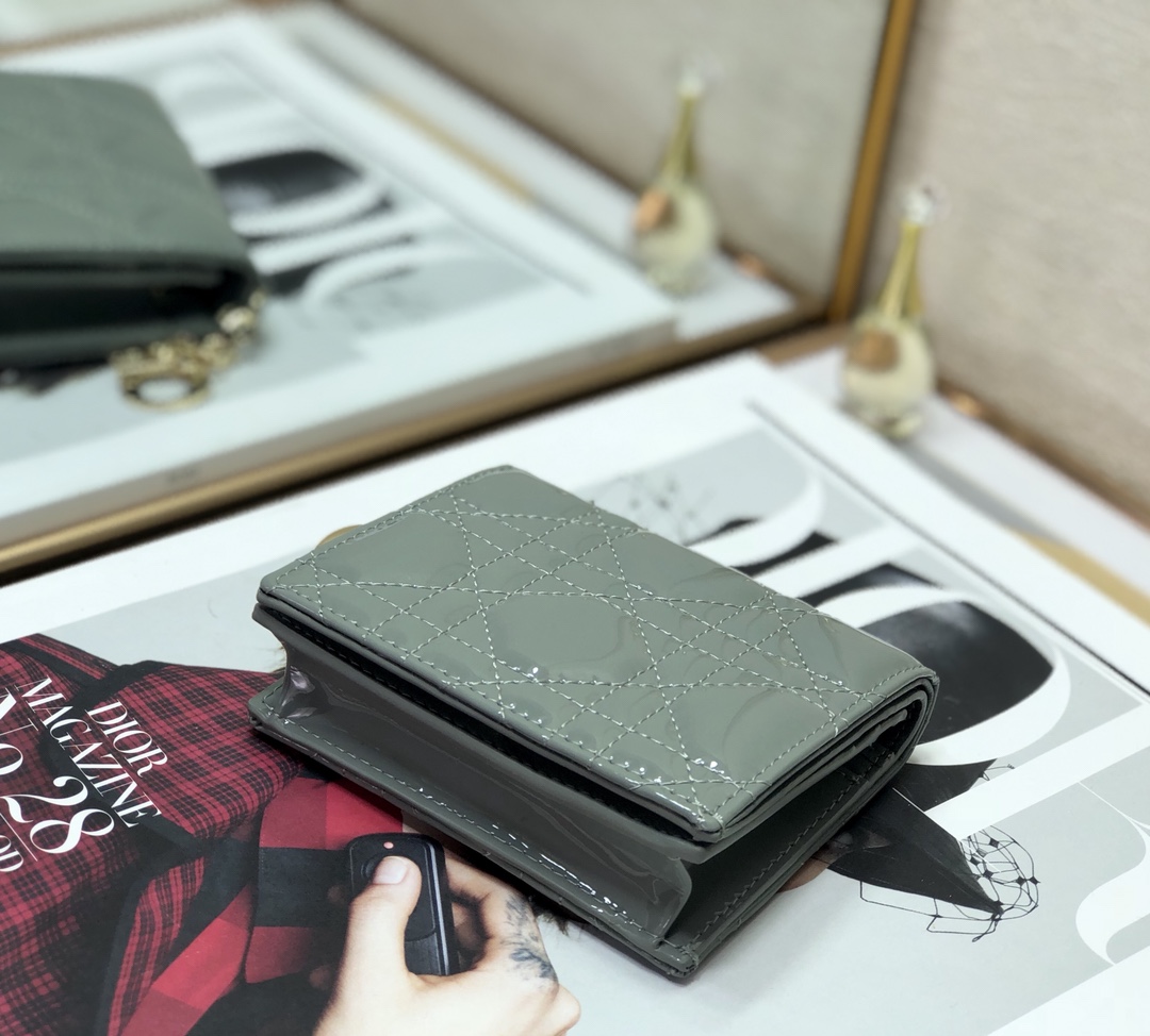 Bagsaaa D10r Coin Purse Patent Leather Green - 11x9cm