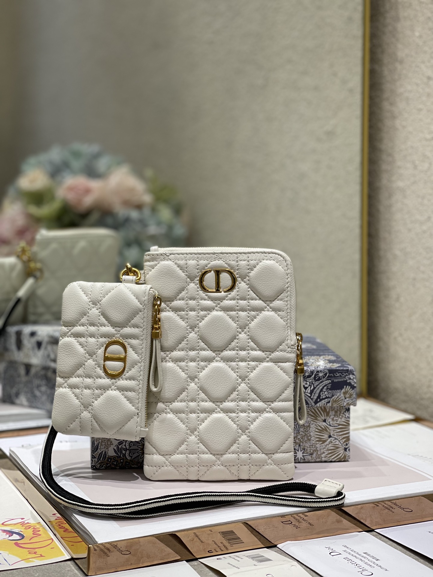 Bagsaaa D10r Caro Multifunctional Pouch White - 18.5x12x7.5cm