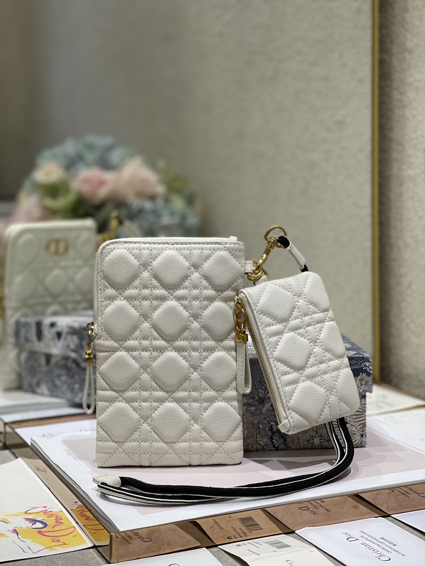 Bagsaaa D10r Caro Multifunctional Pouch White - 18.5x12x7.5cm