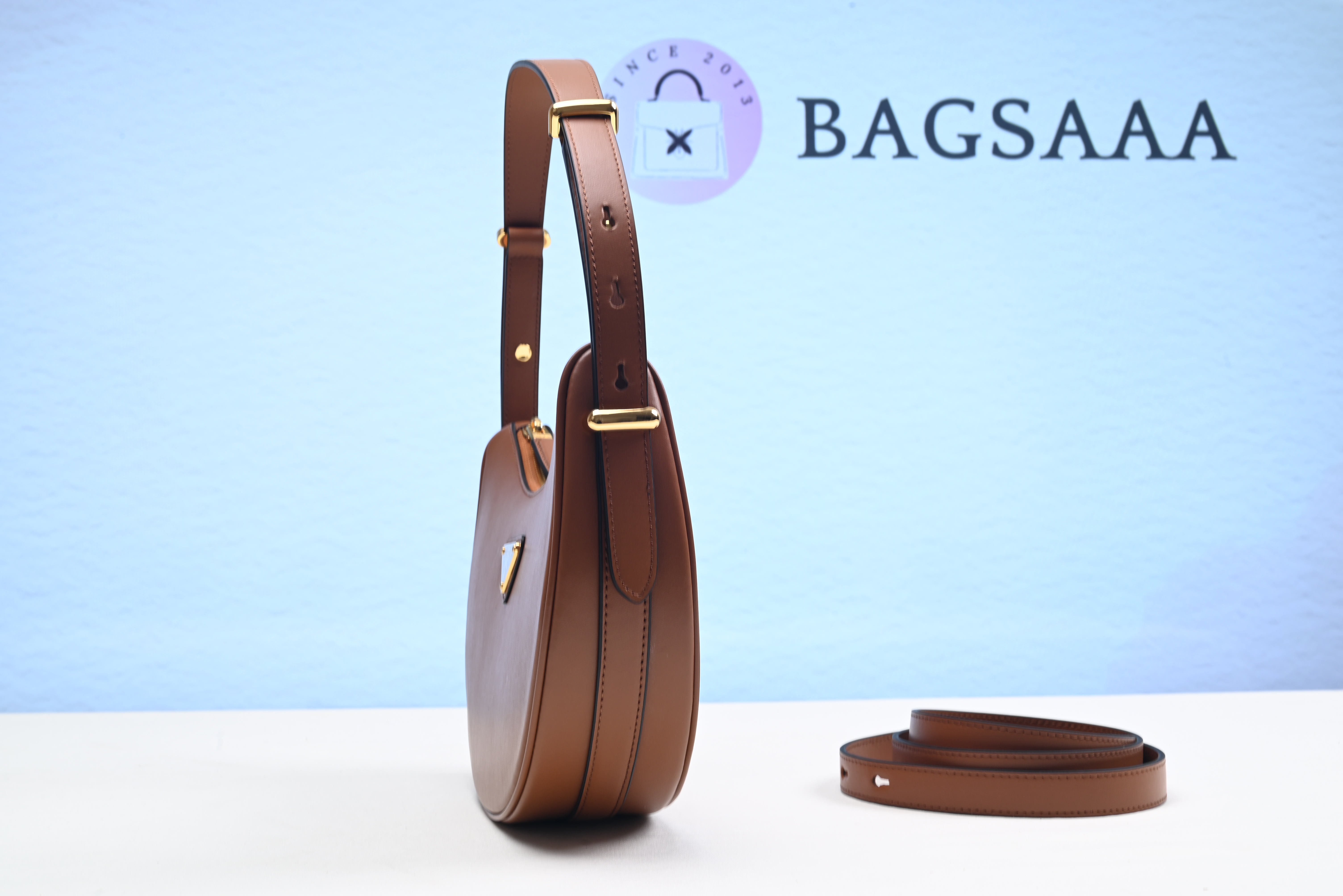 Bagsaaa Pra*a Cognac Leather shoulder bag - 22.5*18.5*6.5cm