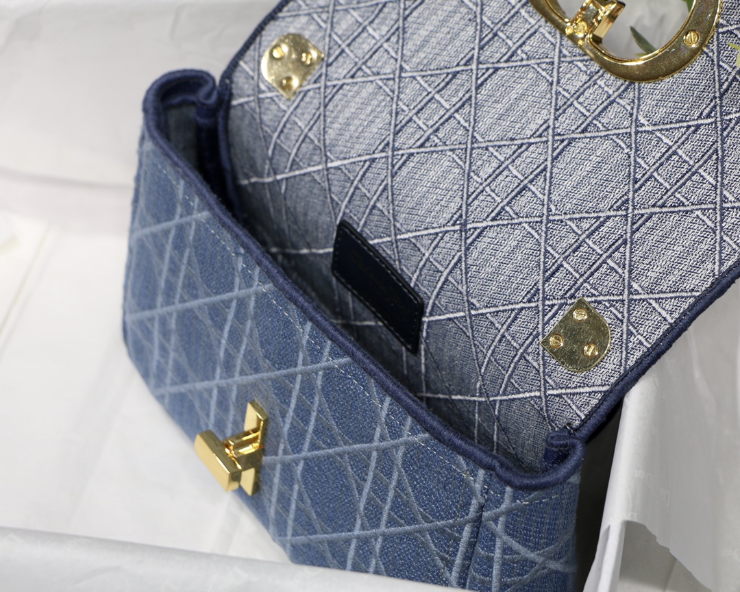 Bagsaaa D10r Small Caro Green Denim Cannage - 20 x 12 x 7 cm