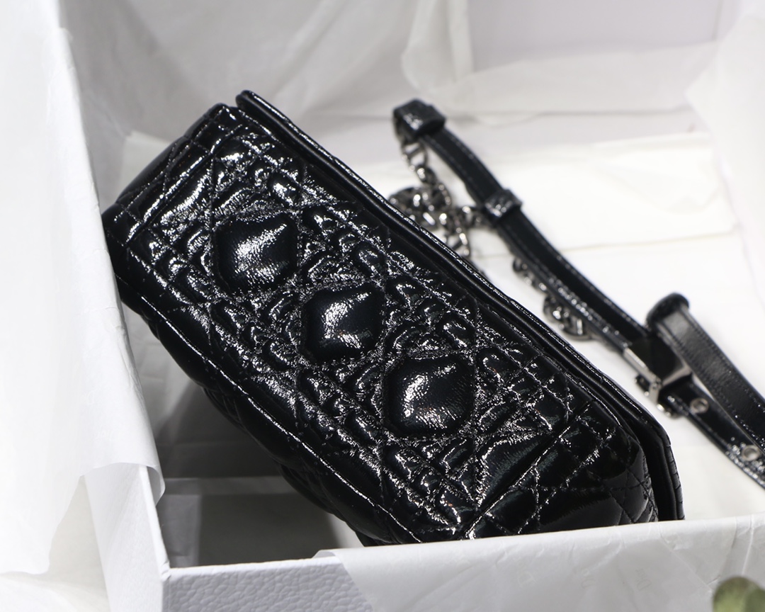 Bagsaaa D10r Small Caro Black Cannage - 20 x 12 x 7 cm