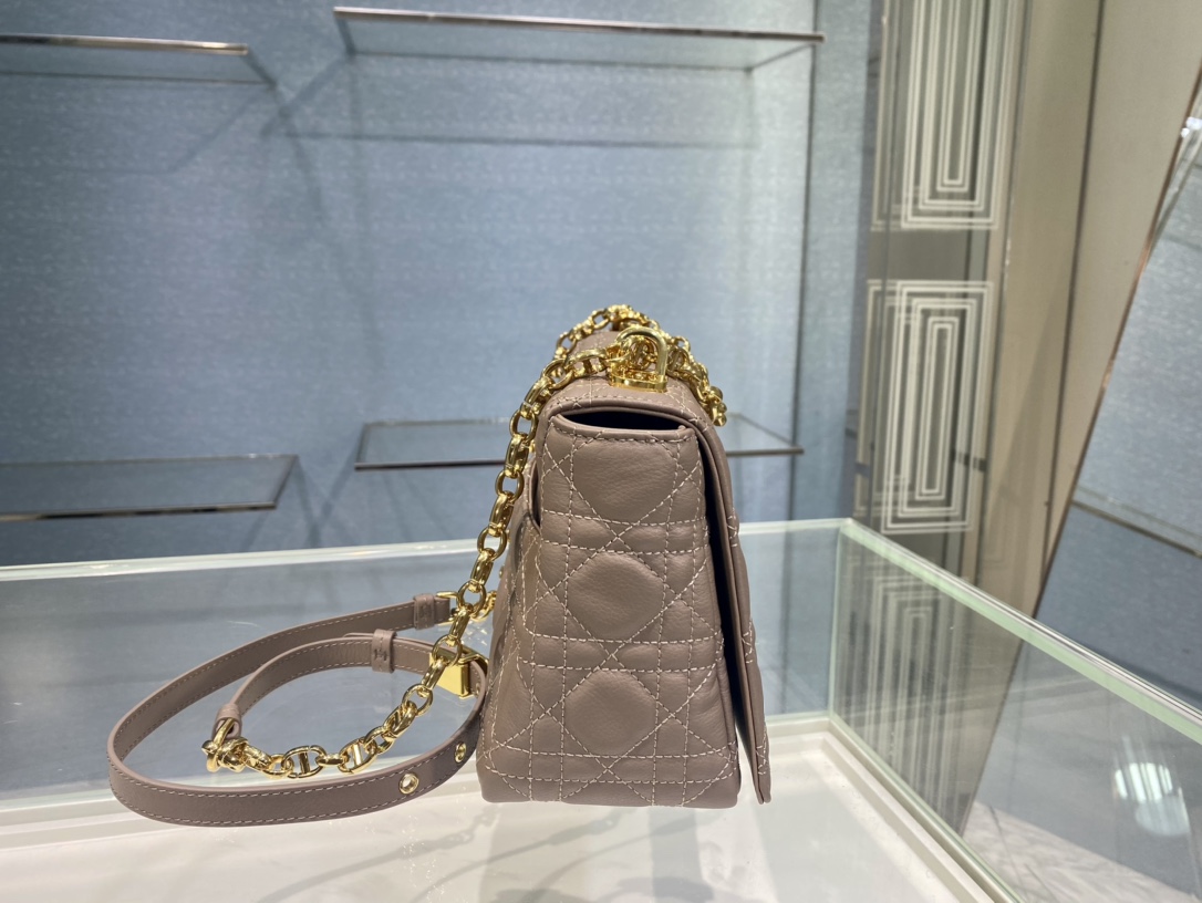 Bagsaaa D10r Medium Caro Taupe Cannage - 25.5 x 15.5 x 8 cm