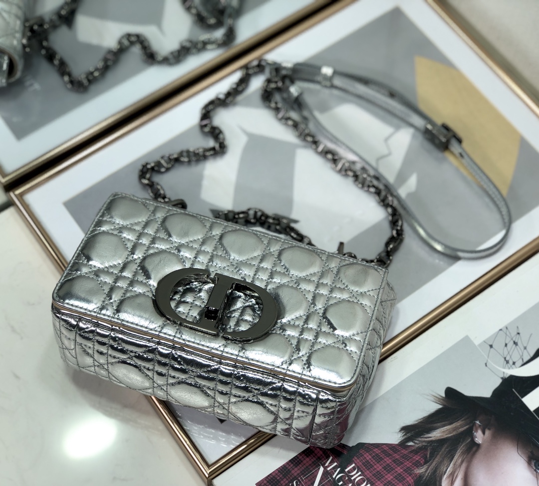 Bagsaaa D10r Small Caro Silver Cannage - 20 x 12 x 7 cm