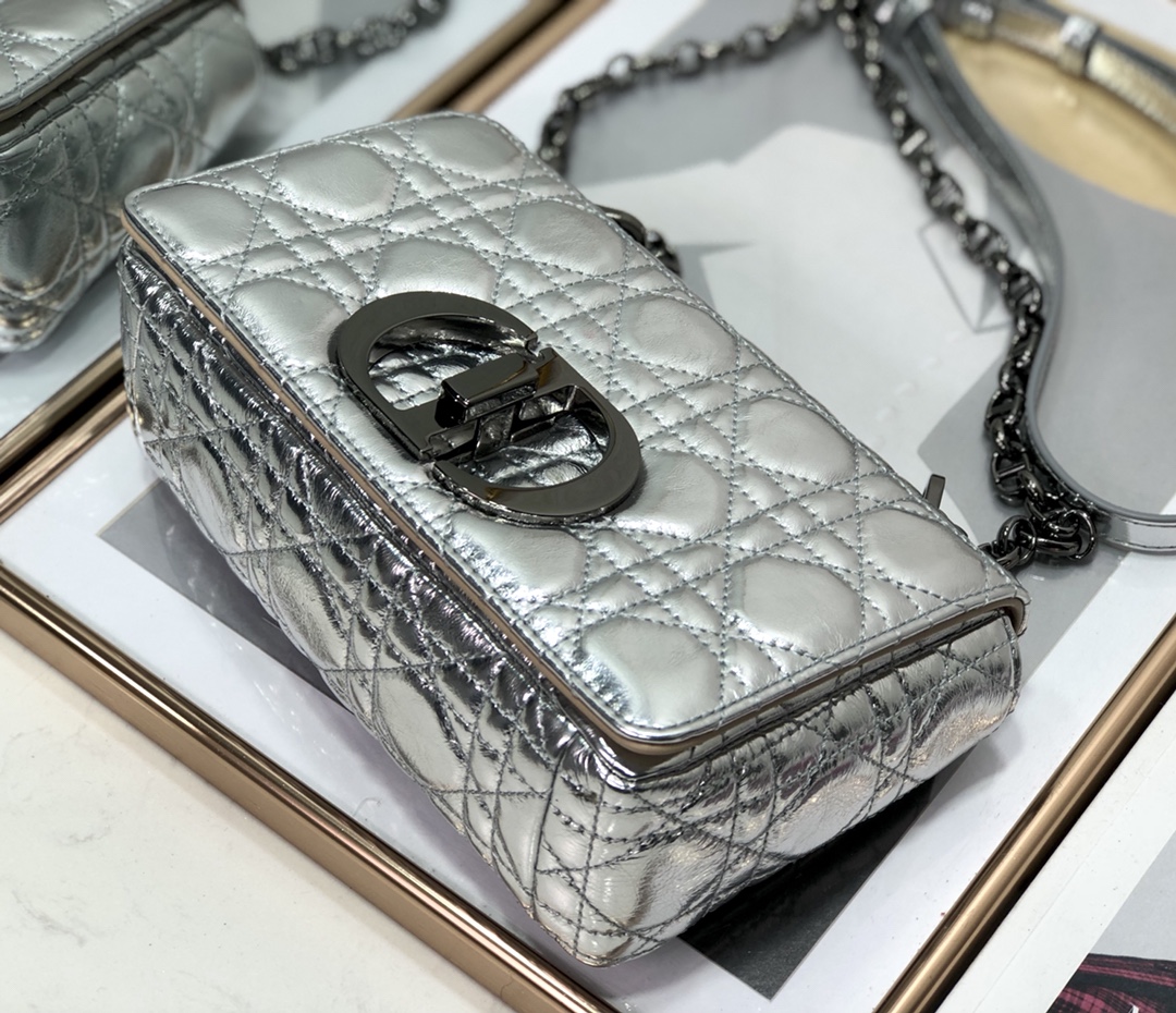 Bagsaaa D10r Small Caro Silver Cannage - 20 x 12 x 7 cm