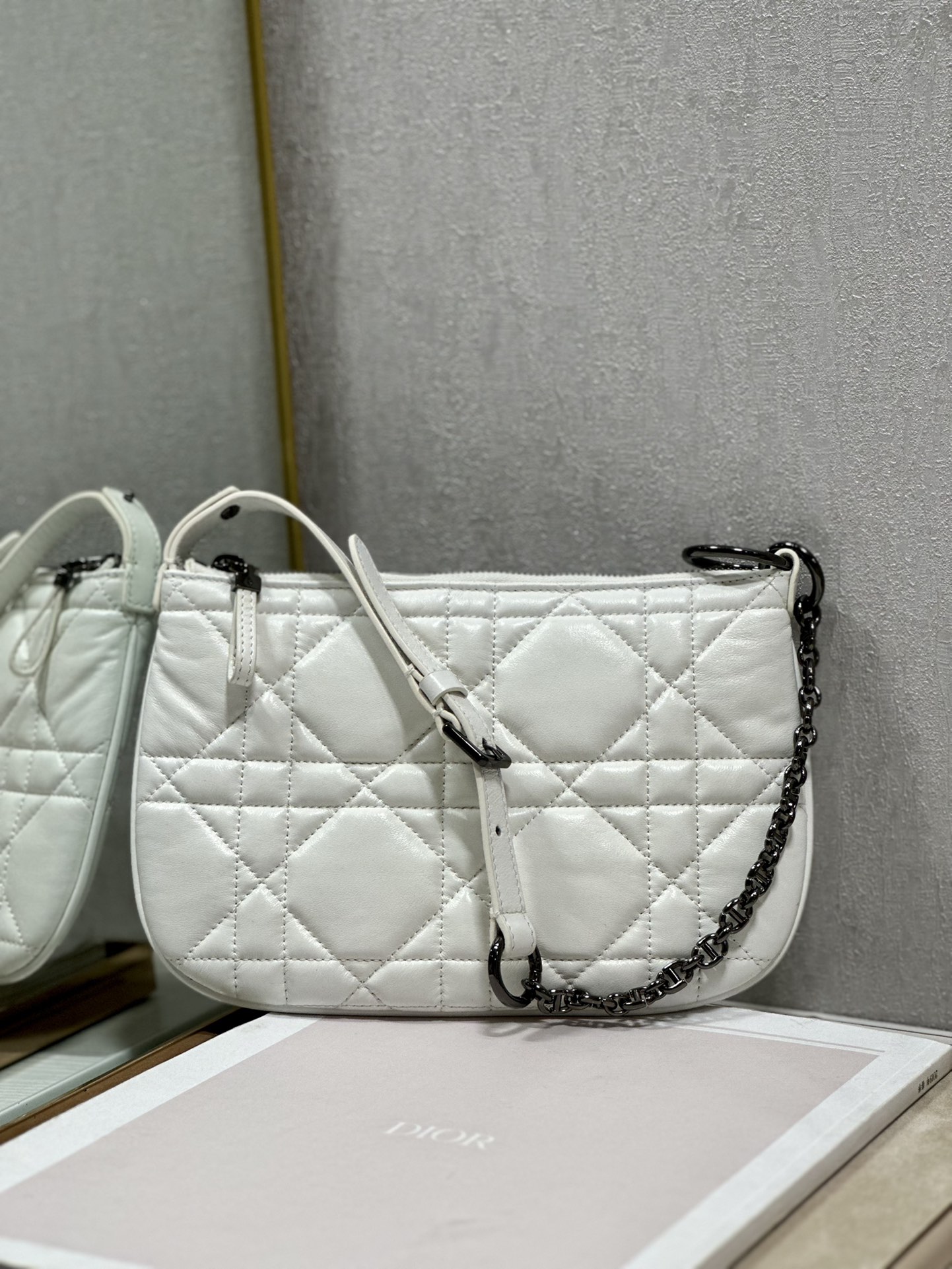 Bagsaaa D10r Caro Nomad Bag White - 25x16x2.5cm