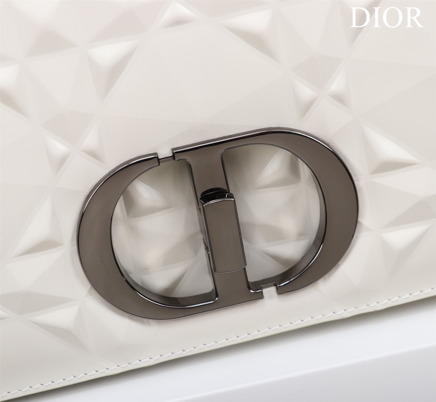 Bagsaaa D10r Caro Medium Shoulder Bag White With Black Hardware - 25×15×8cm