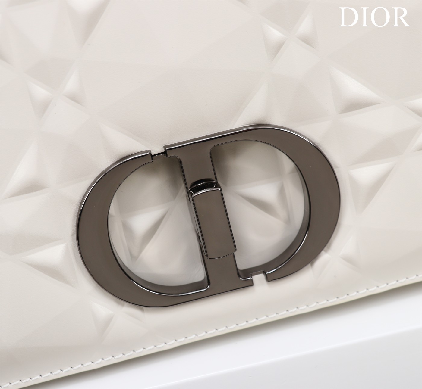 Bagsaaa D10r Caro Large Shoulder Bag White with black hardware - 28x17x9cm
