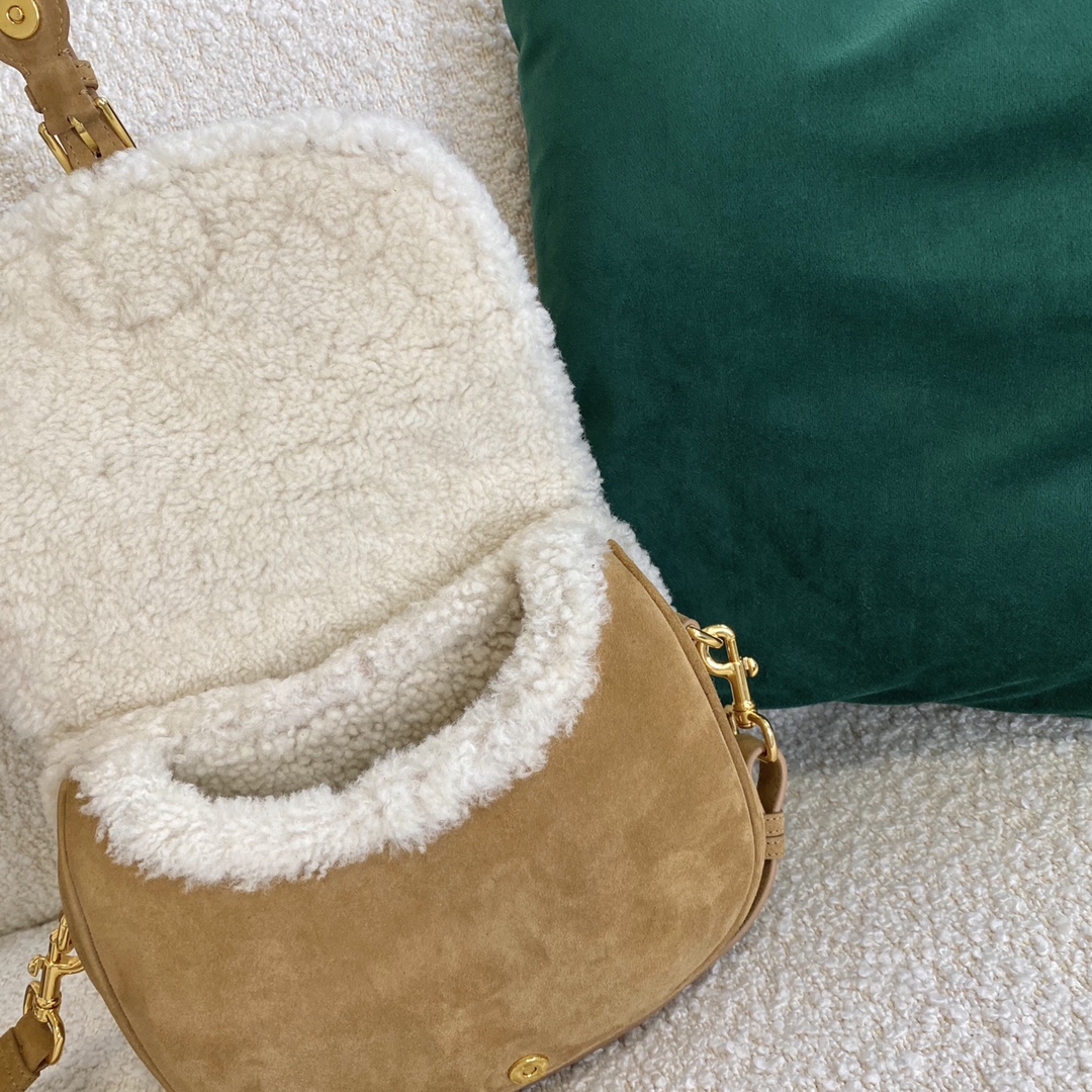 Bagsaaa D10r CD Bobby Medium Yellow Fur Leather - 22x17x6cm