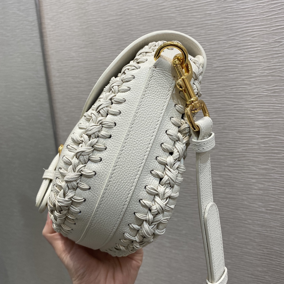Bagsaaa D10r CD Meidum Bobby Grained Calfskin Leather with Whipstitched Seams