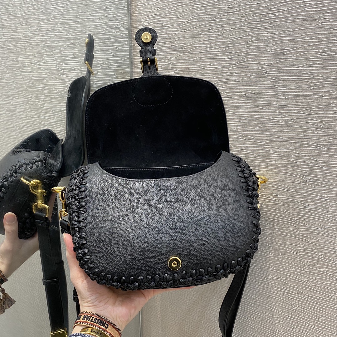Bagsaaa D10r CD Meidum Bobby Grained Calfskin Leather with Whipstitched Seams black