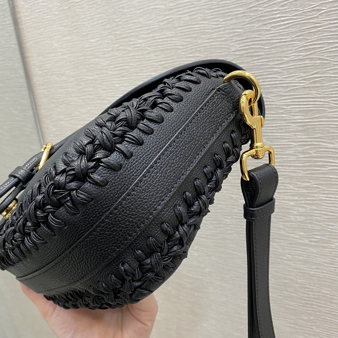 Bagsaaa D10r CD Meidum Bobby Grained Calfskin Leather with Whipstitched Seams black