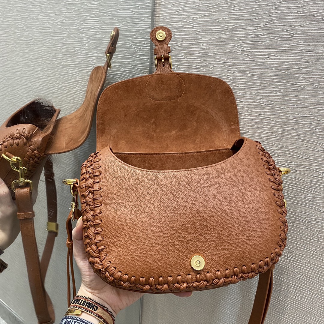 Bagsaaa D10r CD Meidum Bobby Grained Calfskin Leather with Whipstitched Seams brown