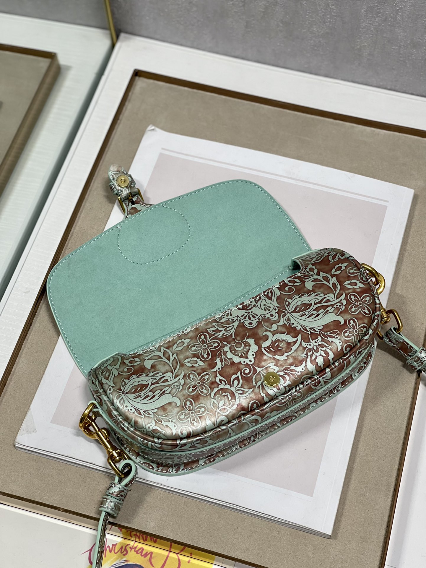 Bagsaaa D10r Bobby East-West Bag Blue flower - 21 x 12 x 5.1 cm