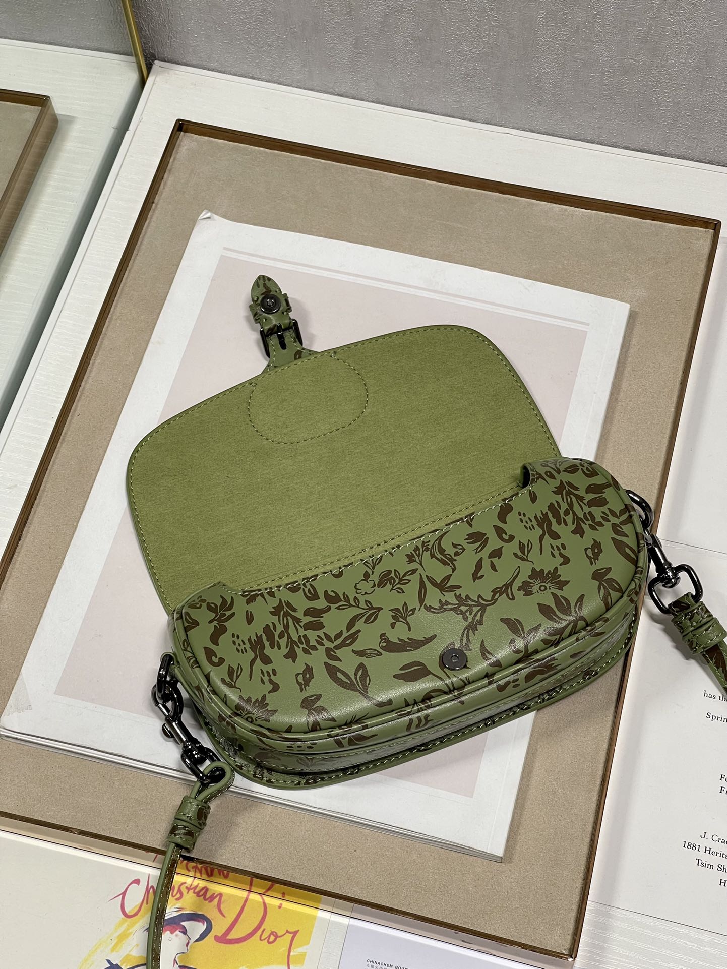 Bagsaaa D10r Bobby East-West Bag green flower - 21 x 12 x 5.1 cm