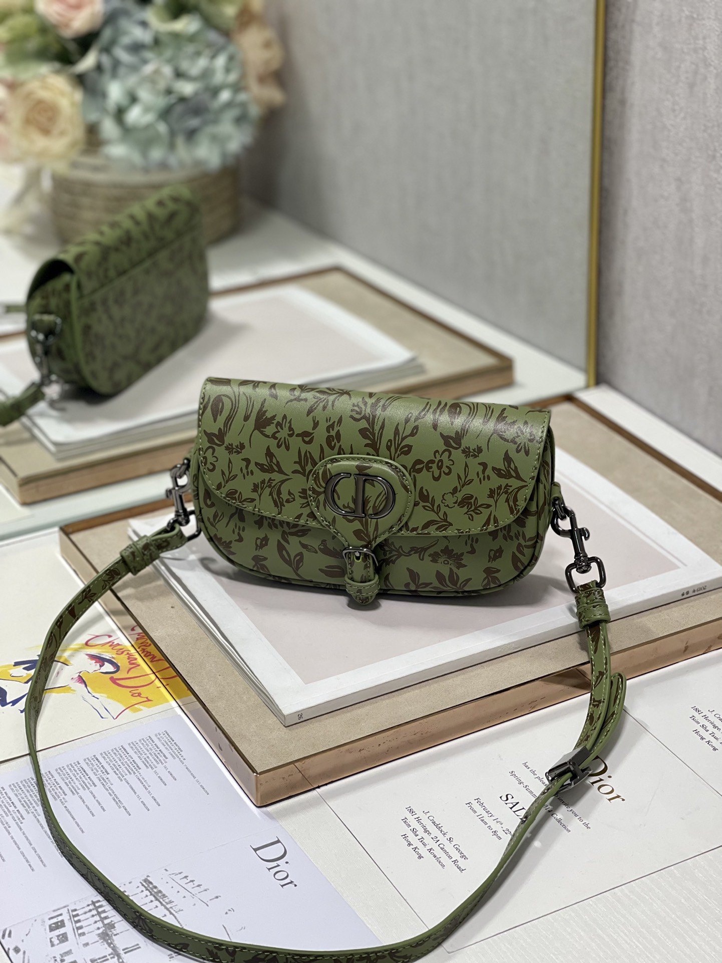 Bagsaaa D10r Bobby East-West Bag green flower - 21 x 12 x 5.1 cm