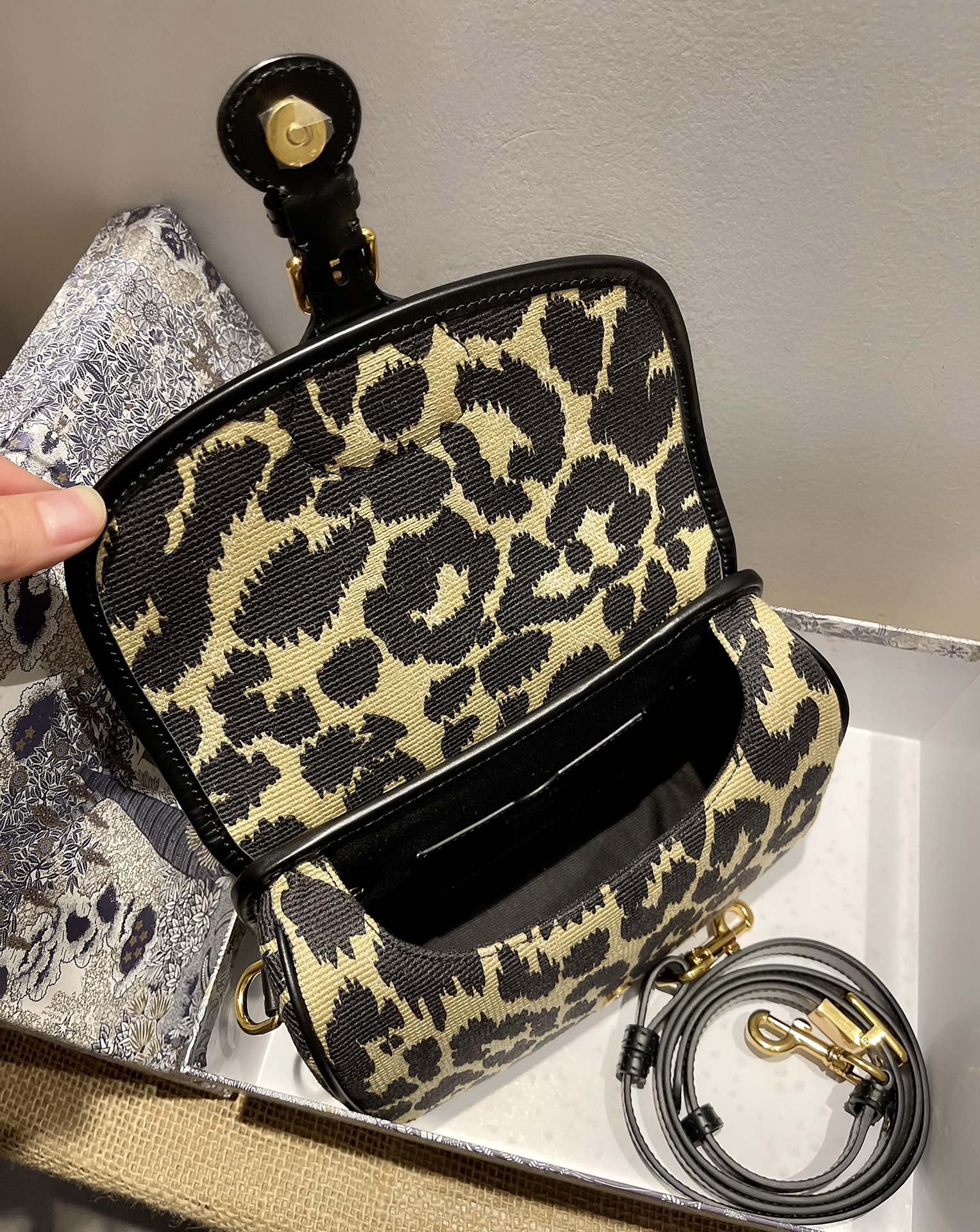Bagsaaa D10r Medium Bobby Leopard Leather