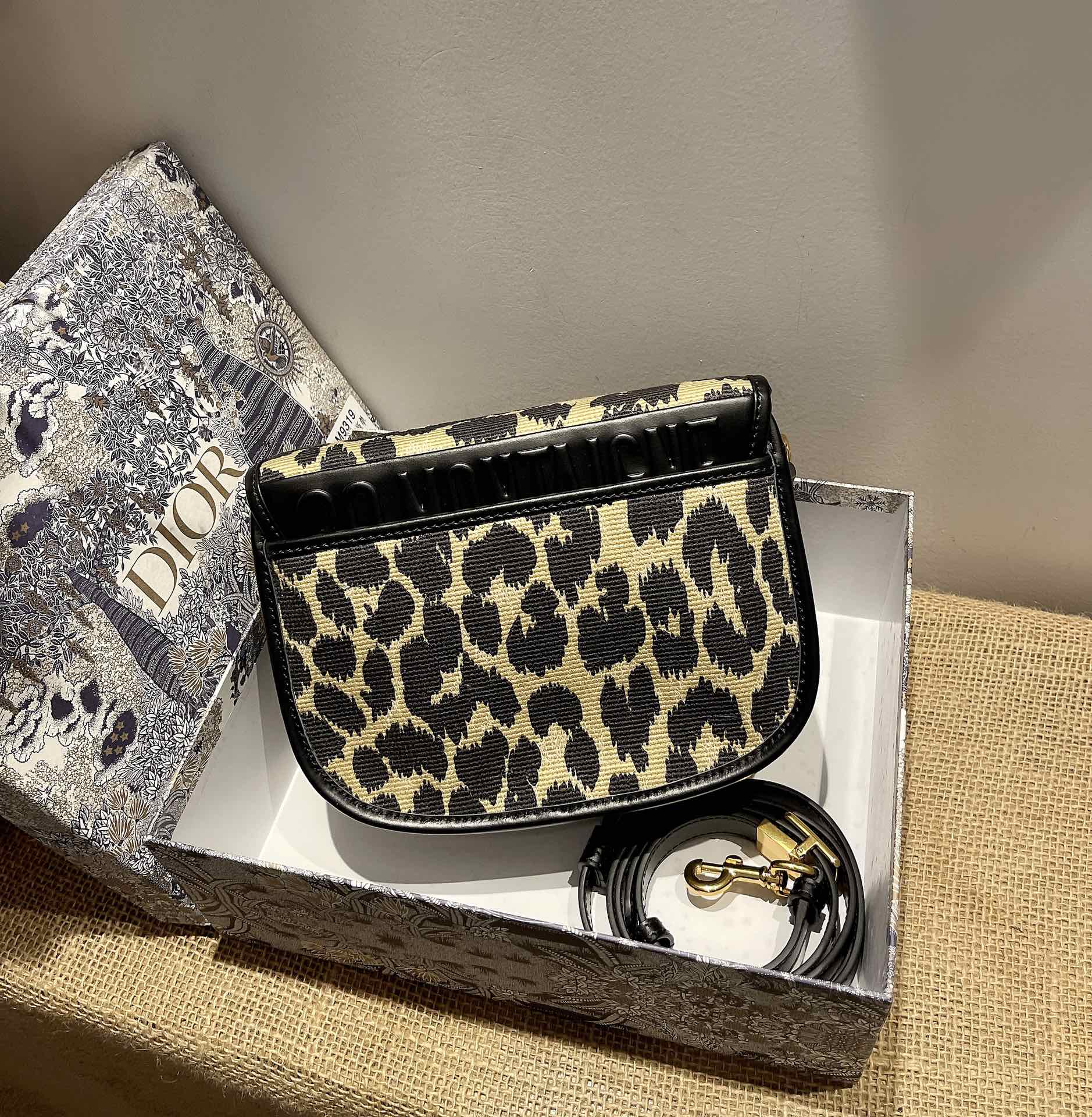 Bagsaaa D10r Medium Bobby Leopard Leather