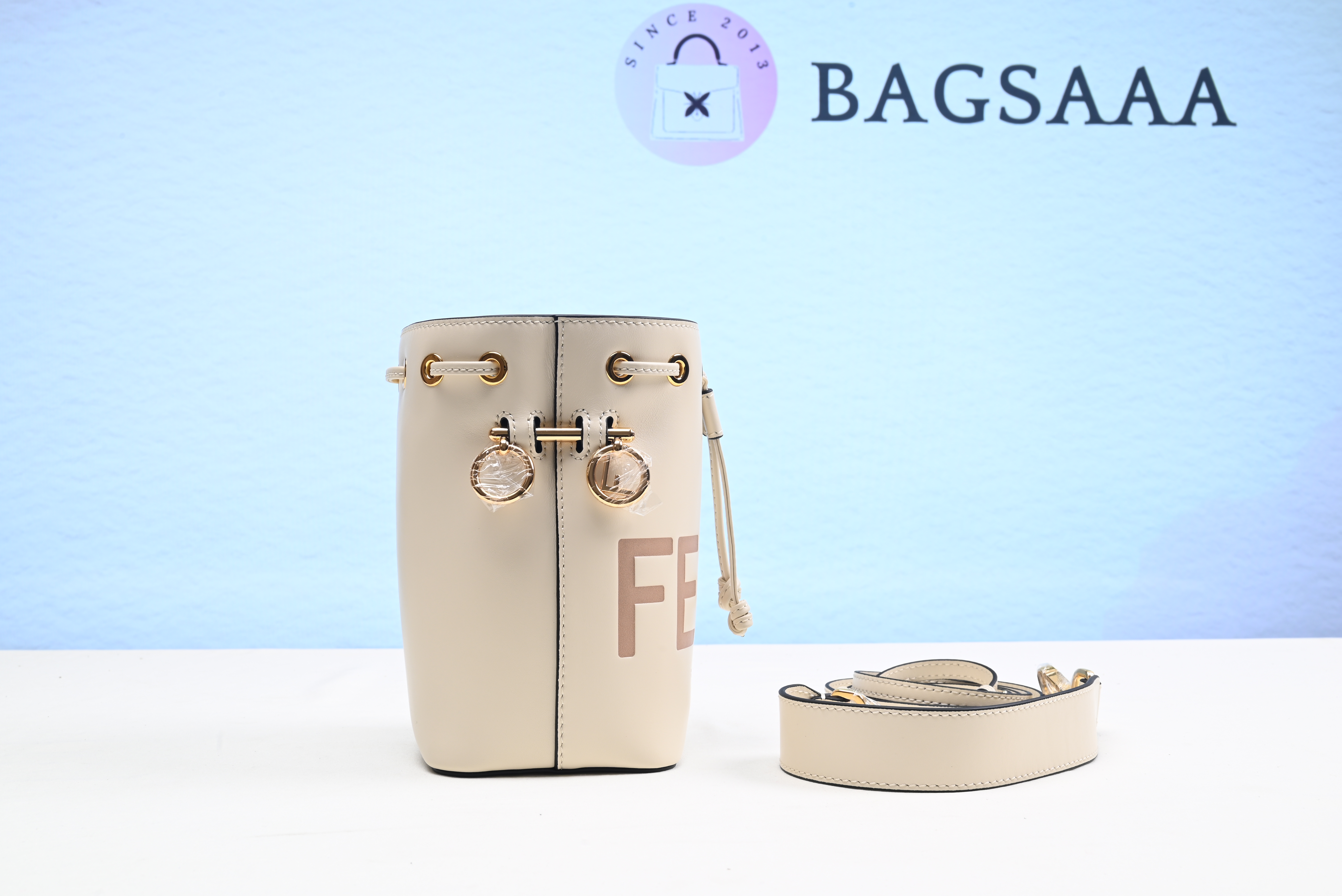 Bagsaaa F**di Mon Tresor Bucket Bag in cream 18cm