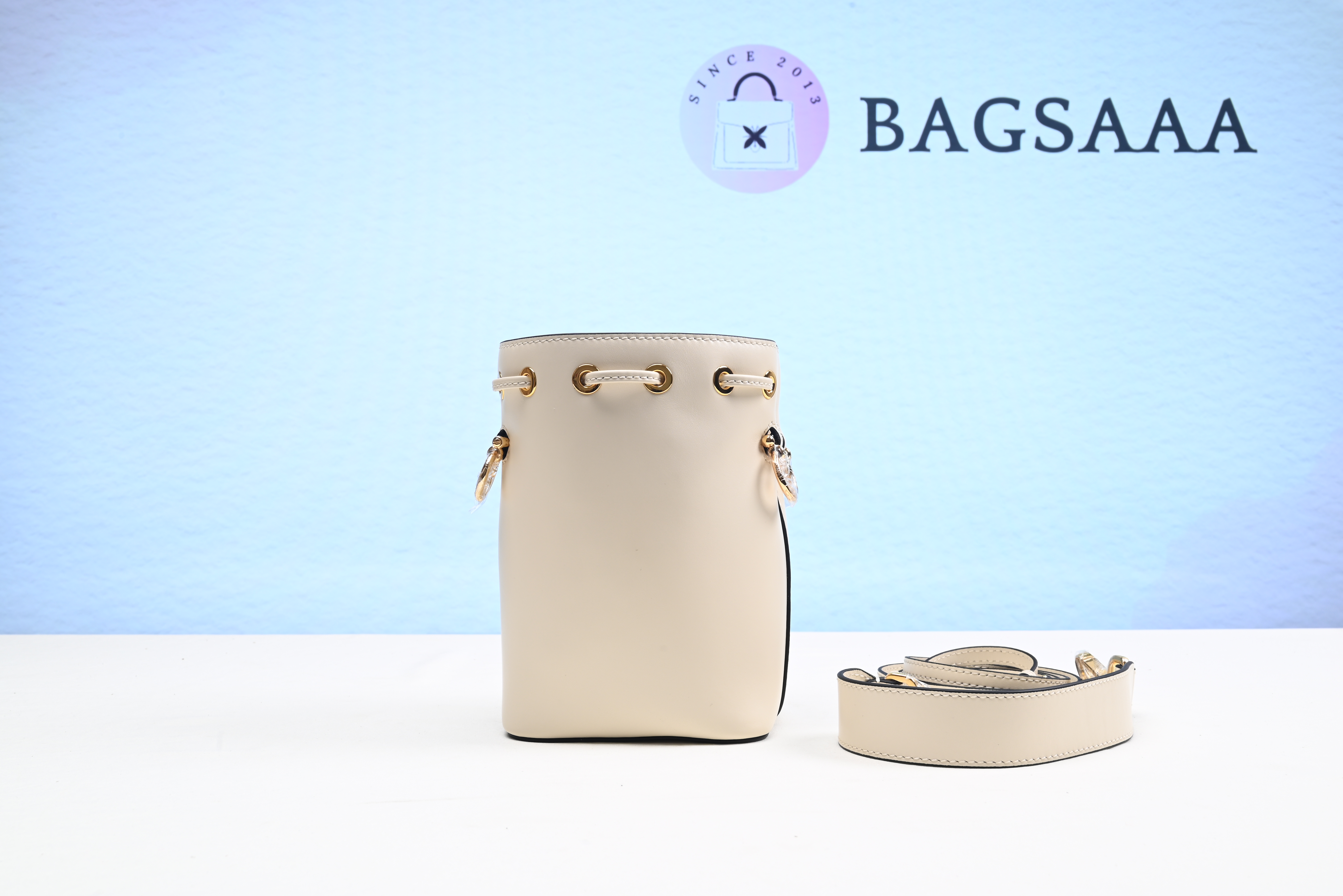 Bagsaaa F**di Mon Tresor Bucket Bag in cream 18cm